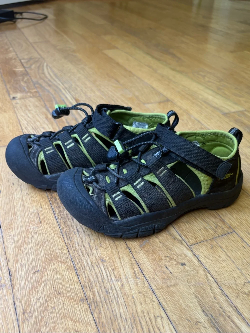 Keen Kids Newport H2 Black and Green Closed-Toe Water Sandals